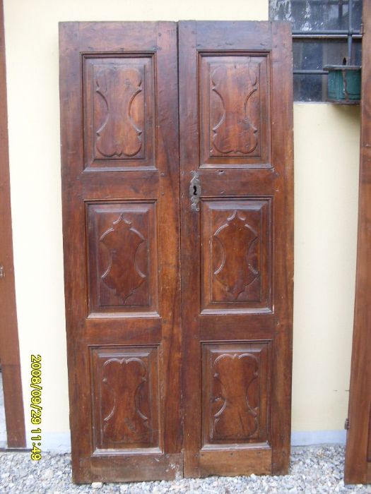 Porta em nogueira
