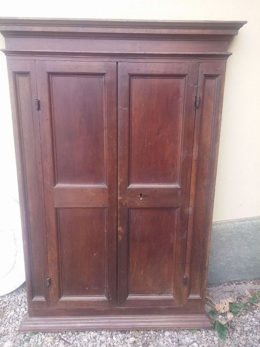 Nussbaumschrank