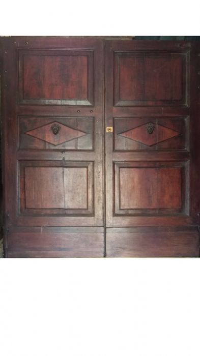 Puerta de nogal