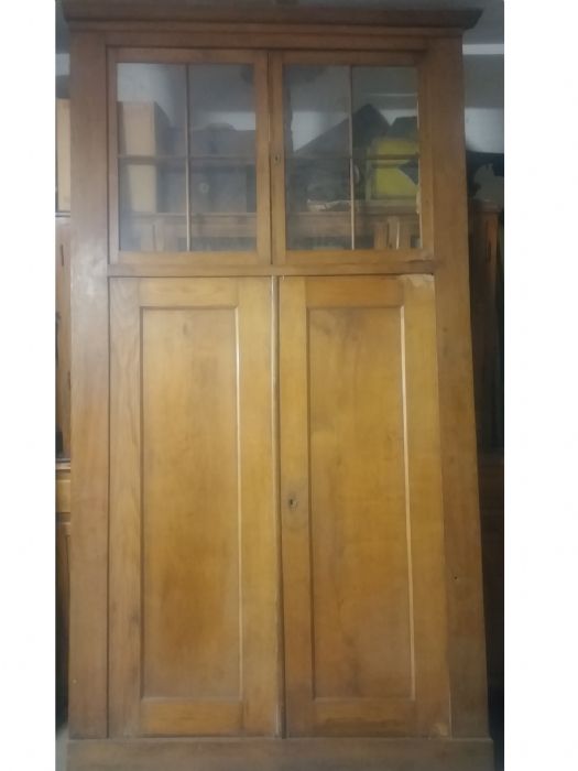 wall cabinet
    