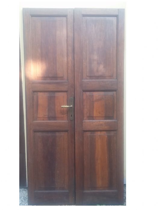 Puerta de nogal